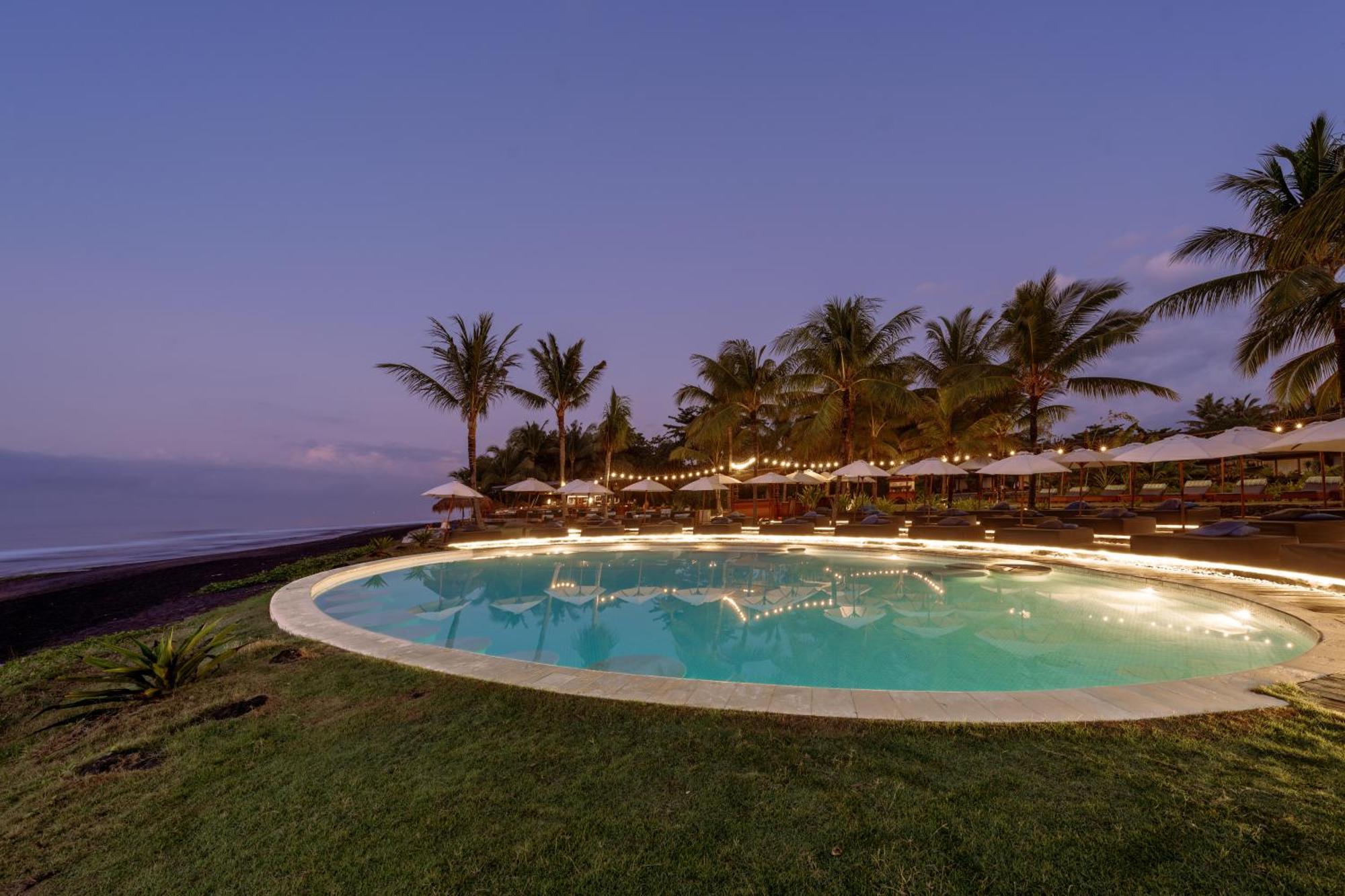 Hotel Komune And Beach Club Bali Керамас Екстер'єр фото