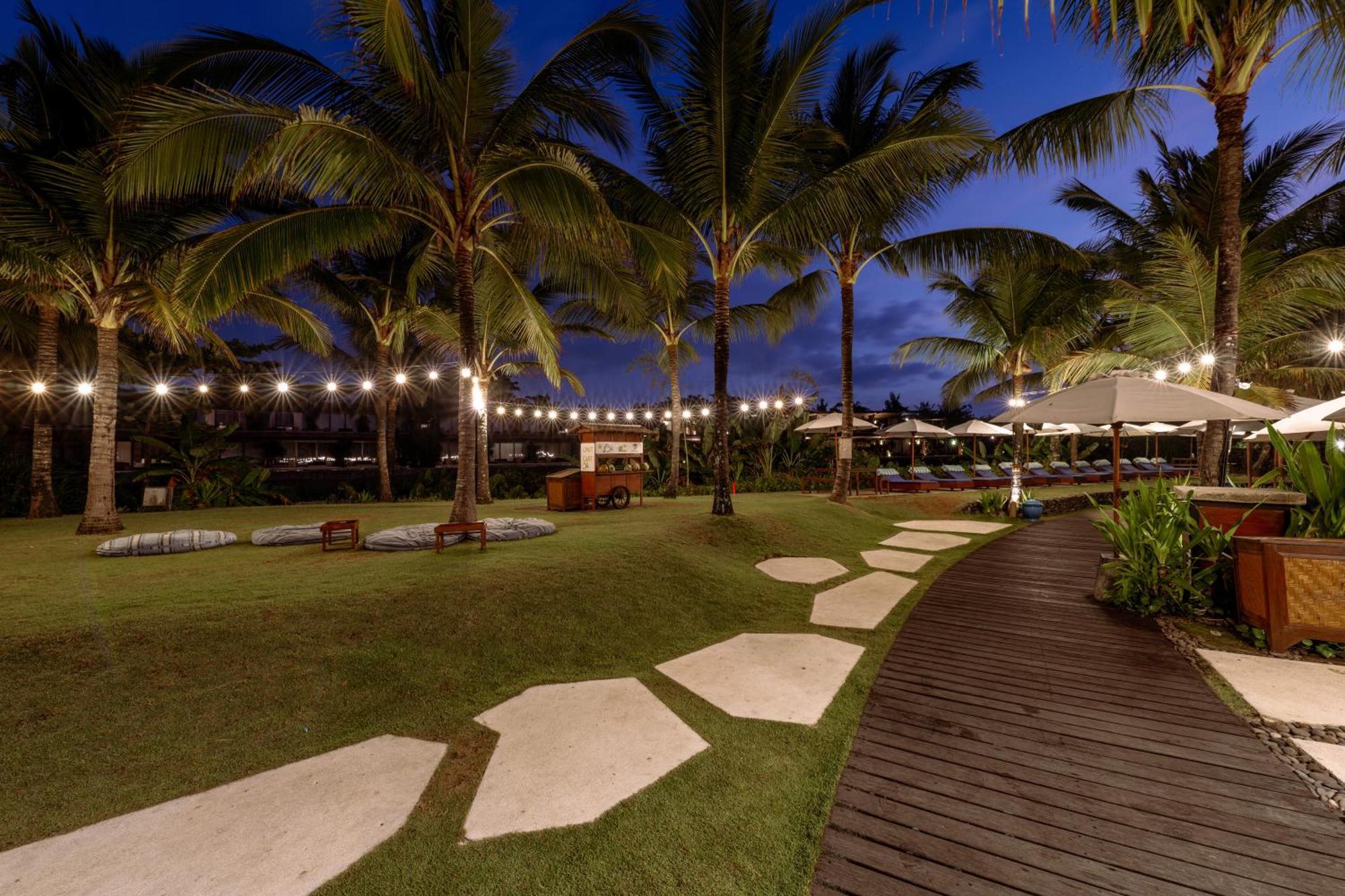 Hotel Komune And Beach Club Bali Керамас Екстер'єр фото