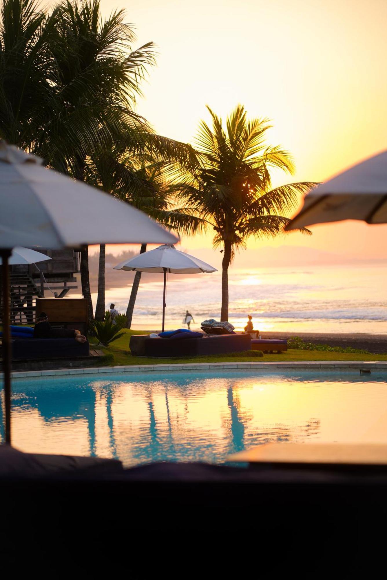 Hotel Komune And Beach Club Bali Керамас Екстер'єр фото