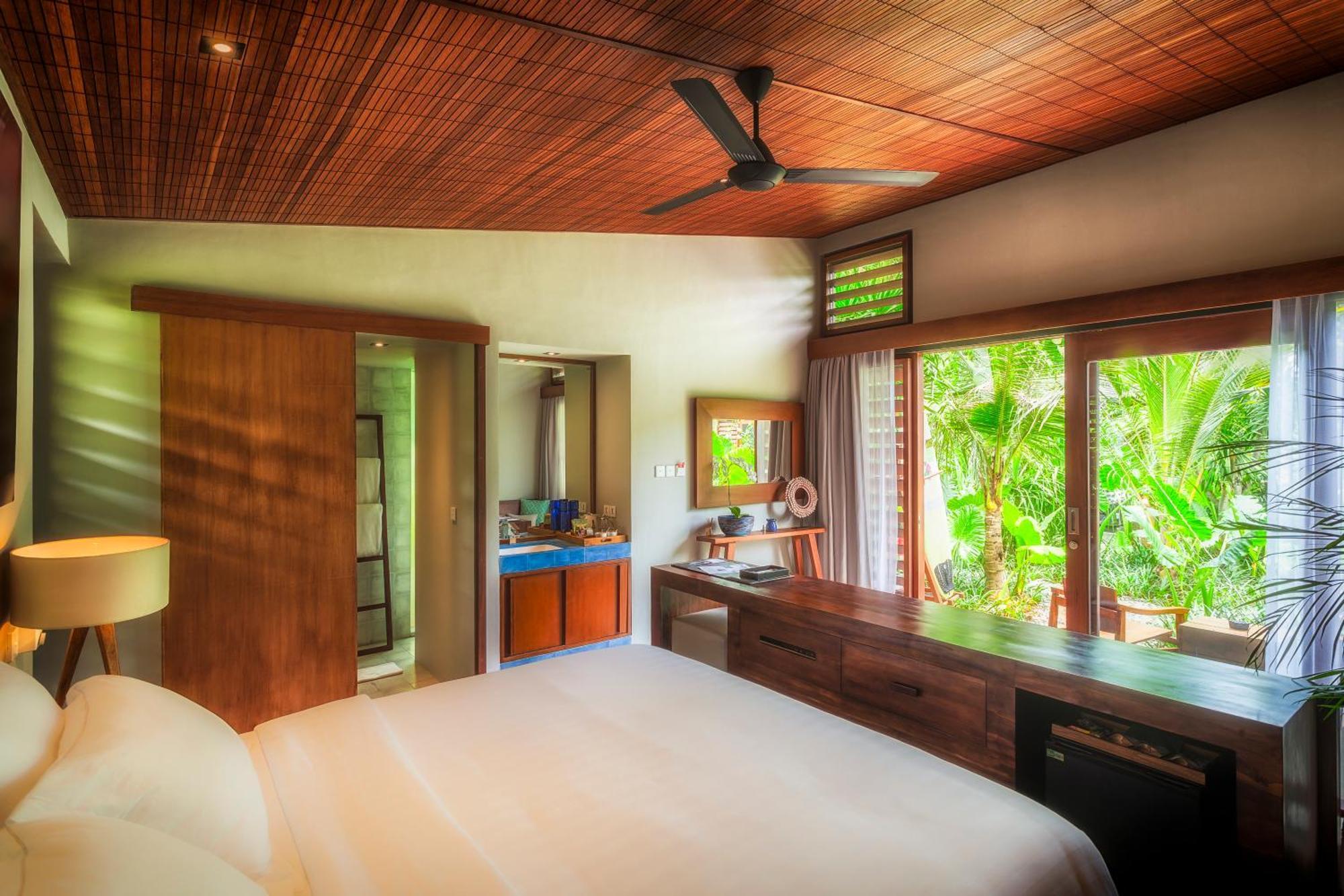 Hotel Komune And Beach Club Bali Керамас Екстер'єр фото