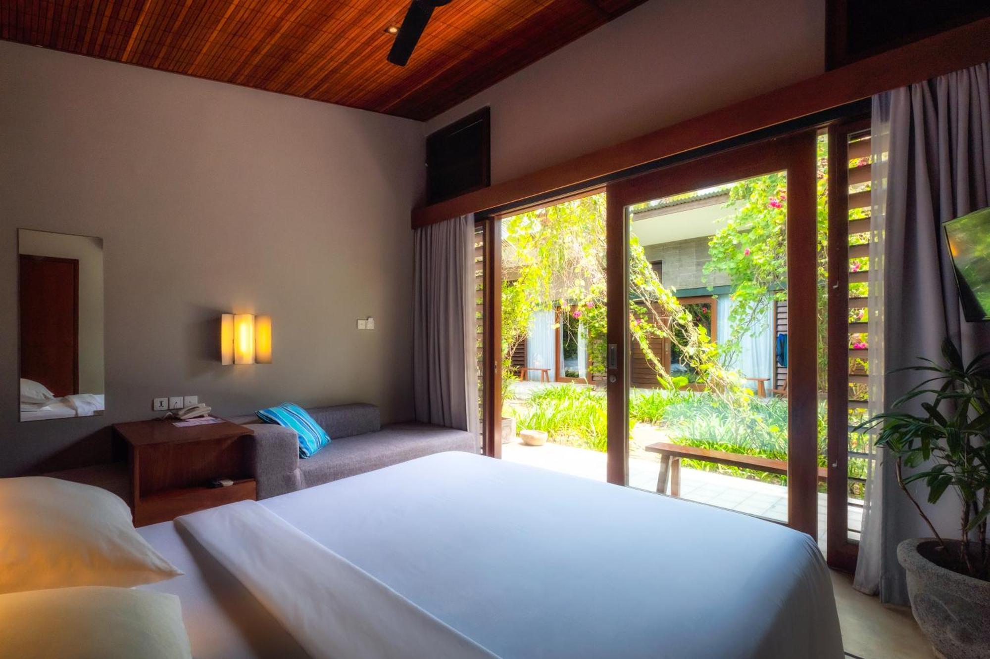 Hotel Komune And Beach Club Bali Керамас Екстер'єр фото
